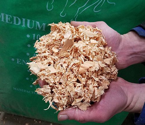 A handful of Easy Pick Medium Flake Shavings